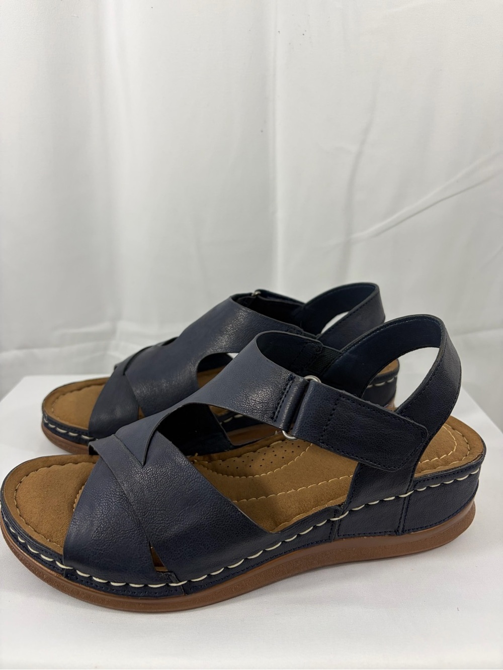 NWT Easy Street Women’s Size 8W Navy Blue Sandals - Picture 6 of 9